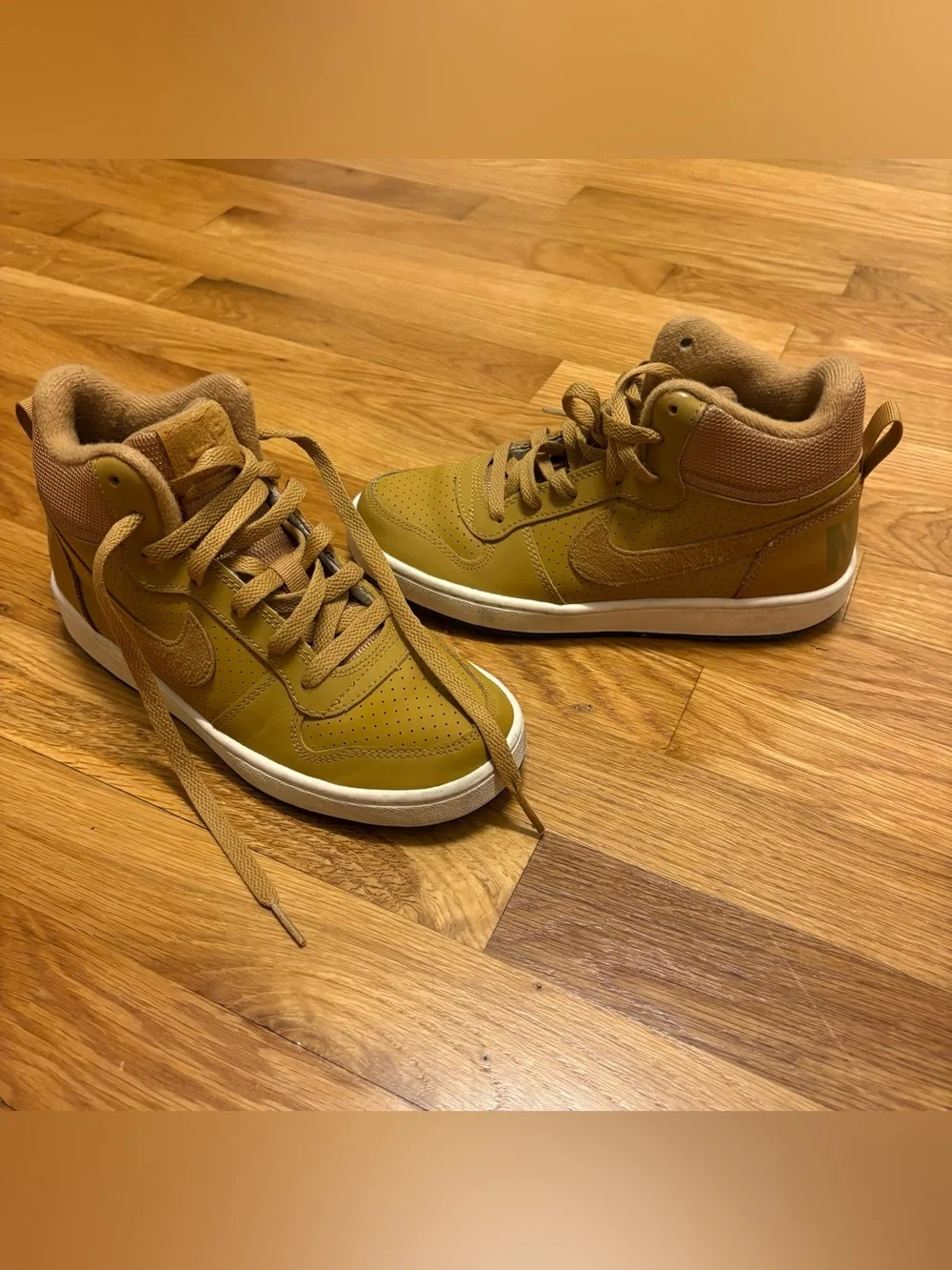 Nike Court Borough Mid GS 'Yellow Wheat' size 4 kids
